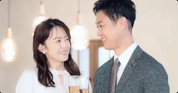 男女が笑っている画像